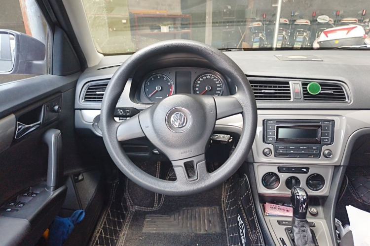Used Volkswagen Lavida 2013 Revised Classic 1.6L Automatic Fashion Edition Steering Wheel