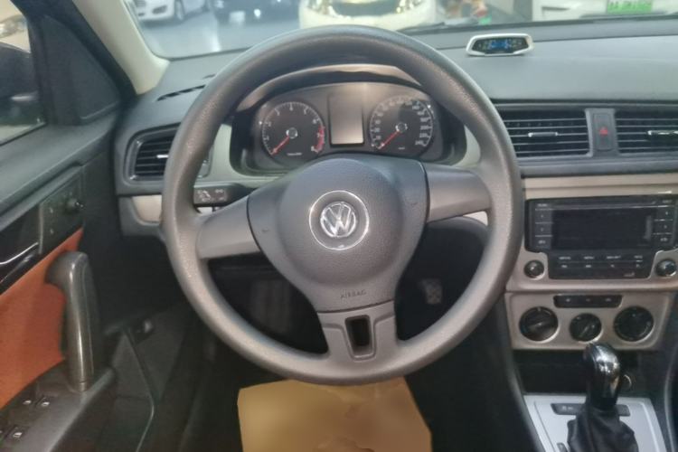 Used Volkswagen Lavida 2013 Revised Classic 1.6L Automatic Fashion Edition Steering Wheel