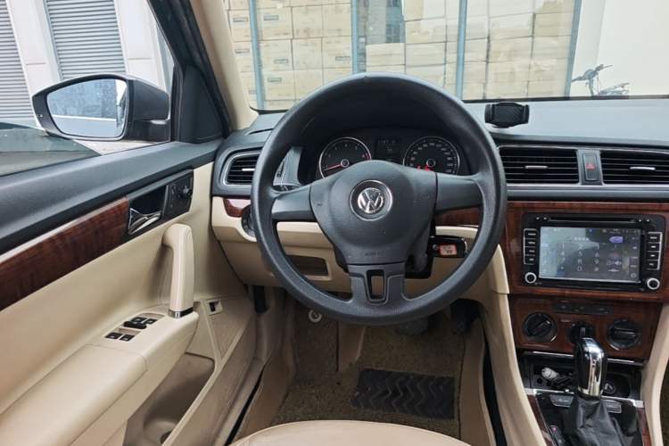 Used Volkswagen Lavida 2013 1.4TSI DSG Comfort Edition Steering Wheel