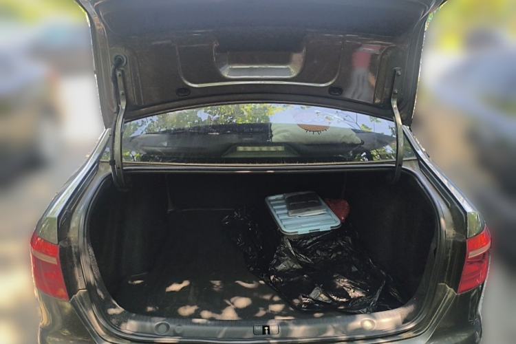 Used Volkswagen Lavida 2013 Revised Classic 1.6L Automatic Fashion Edition Trunk