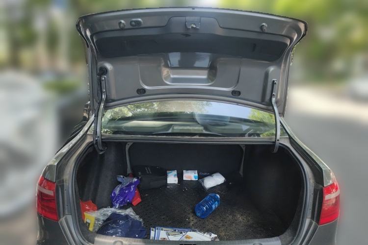Used Volkswagen Lavida 2013 1.6L Manual Fashion Edition Trunk