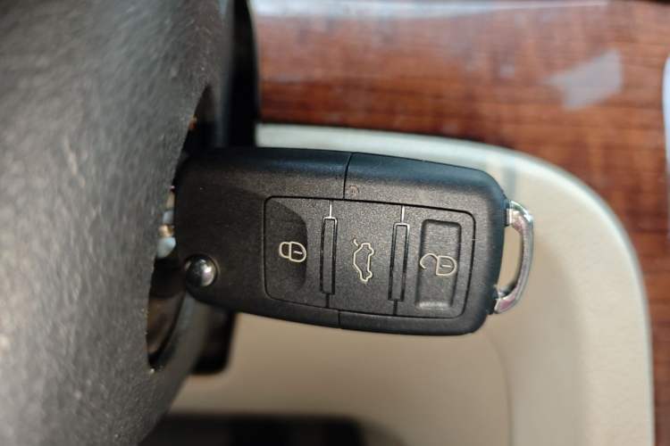 Used Volkswagen Lavida 2013 1.6L Automatic Comfort Edition Vehicle Key