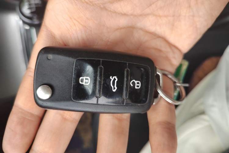 Used Volkswagen Lavida 2013 Restyled Classic 1.6L Manual Comfort Edition Vehicle Key