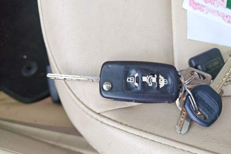 Used Volkswagen Lavida 2013 Restyled Classic 1.6L Manual Comfort Edition Vehicle Key