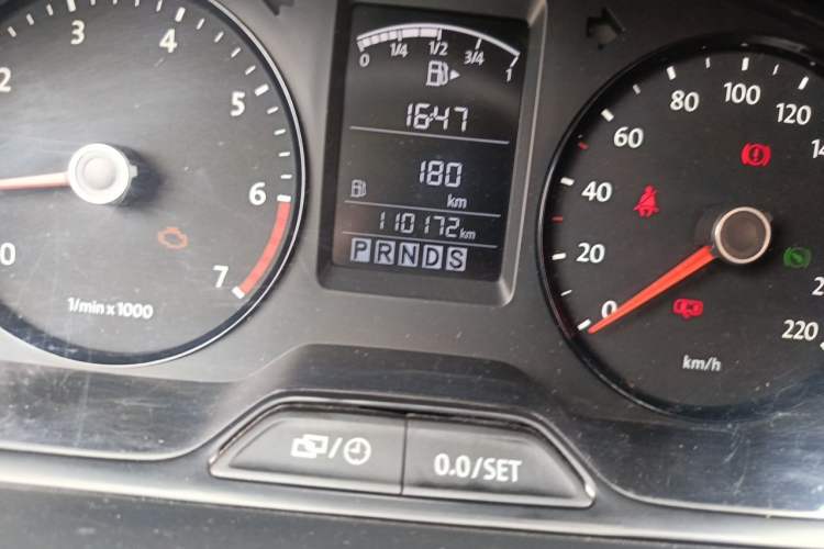 Used Volkswagen Lavida 2013 1.6L Automatic Fashion Edition Odometer Close Up