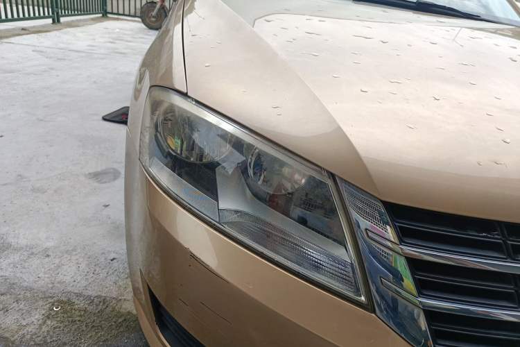 Used Volkswagen Lavida 2013 1.6L Automatic Fashion Edition Right Front Headlight