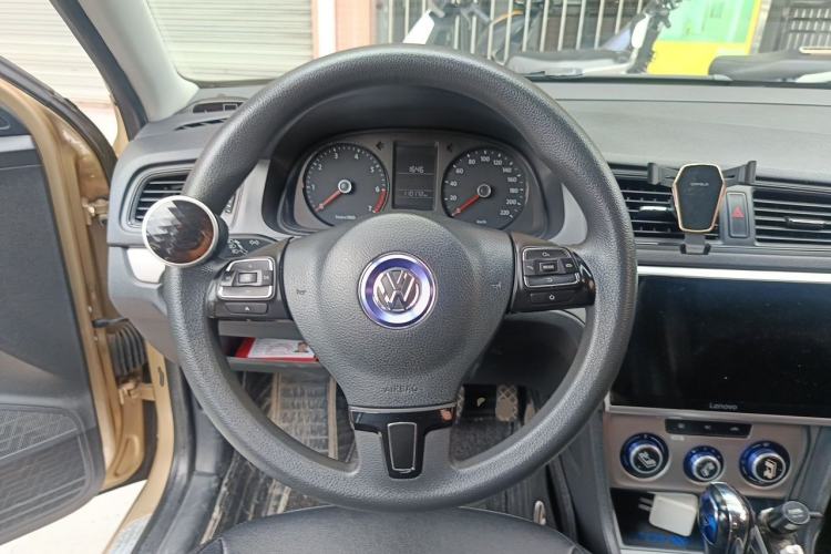 Used Volkswagen Lavida 2013 1.6L Automatic Fashion Edition Steering Wheel