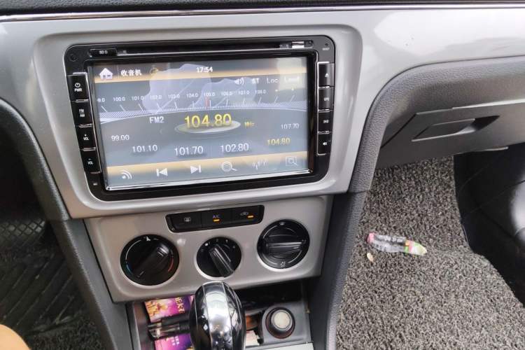 Used Volkswagen Lavida 2013 Revised Classic 1.6L Automatic Fashion Edition Audio And AC Panel