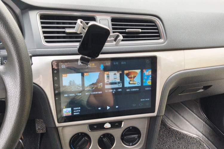 Used Volkswagen Lavida 2013 1.6L Manual Comfort Edition Audio And AC Panel