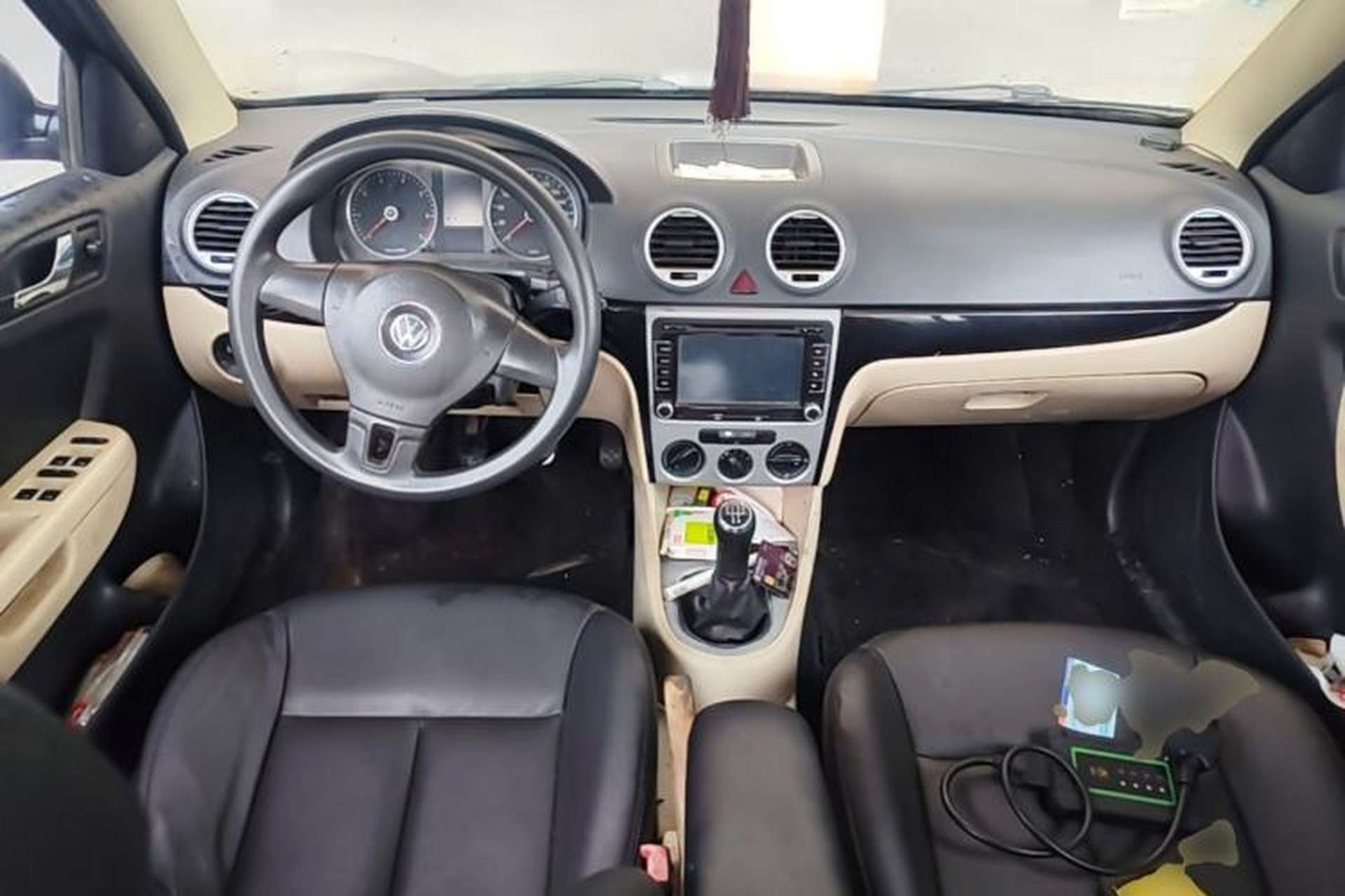Used Volkswagen Lavida 2013 Classic 1.6L Manual Fashion Edition Center Console