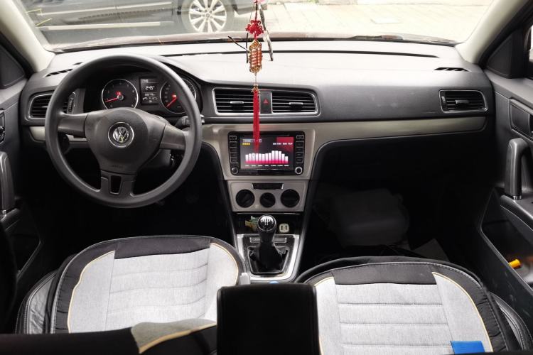 Used Volkswagen Lavida 2013 Restyled Classic 1.6L Manual Comfort Edition Center Console