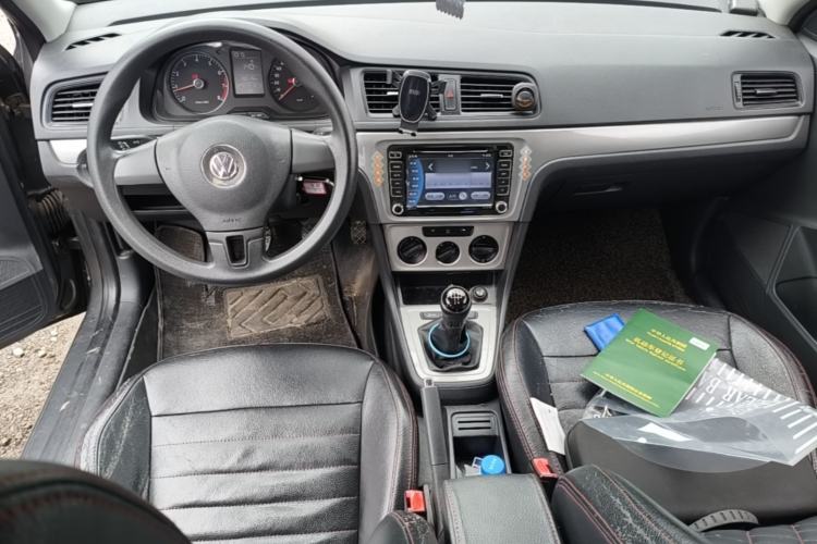 Used Volkswagen Lavida 2013 Revised Classic 1.6L Manual Fashion Edition Center Console