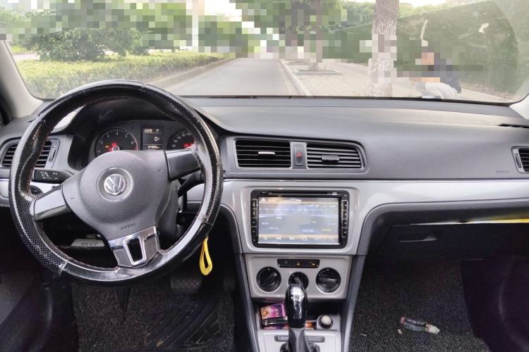 Used Volkswagen Lavida 2013 Revised Classic 1.6L Automatic Fashion Edition Center Console