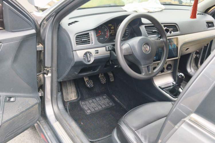 Used Volkswagen Lavida 2013 1.6L Manual Comfort Edition Driver Seat