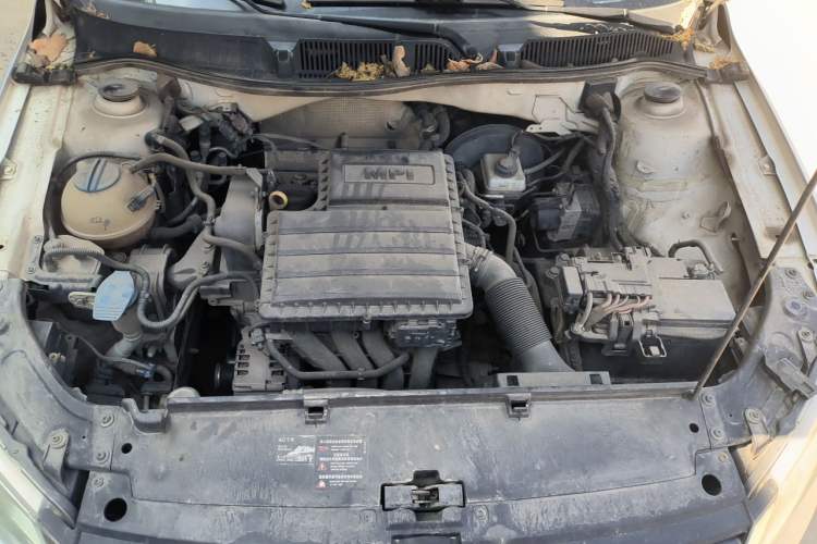 Used Volkswagen Lavida 2013 Revised Classic 1.6L Manual Fashion Edition Engine Bay