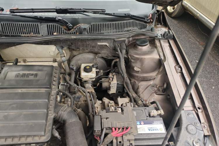 Used Volkswagen Lavida 2013 Revised Classic 1.6L Automatic Fashion Edition Engine Bay Left