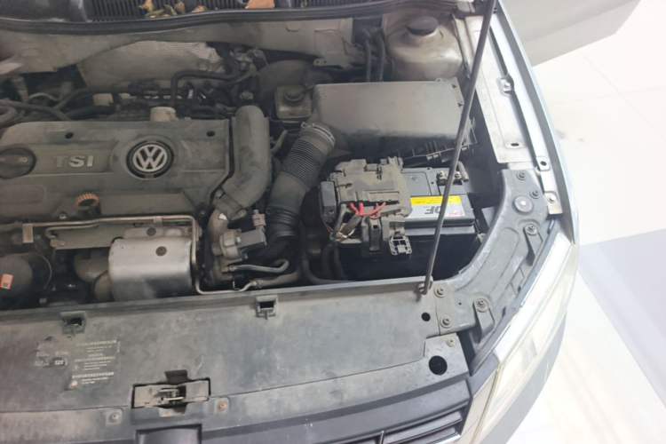 Used Volkswagen Lavida 2013 1.4TSI DSG Comfort Edition Engine Bay Left