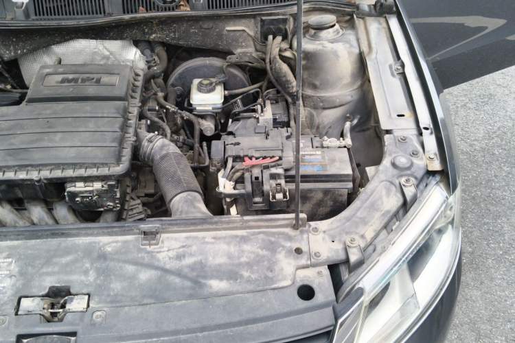 Used Volkswagen Lavida 2013 1.6L Manual Comfort Edition Engine Bay Left