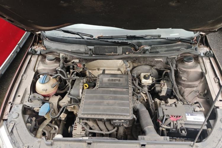 Used Volkswagen Lavida 2013 Revised Classic 1.6L Automatic Fashion Edition Engine Bay