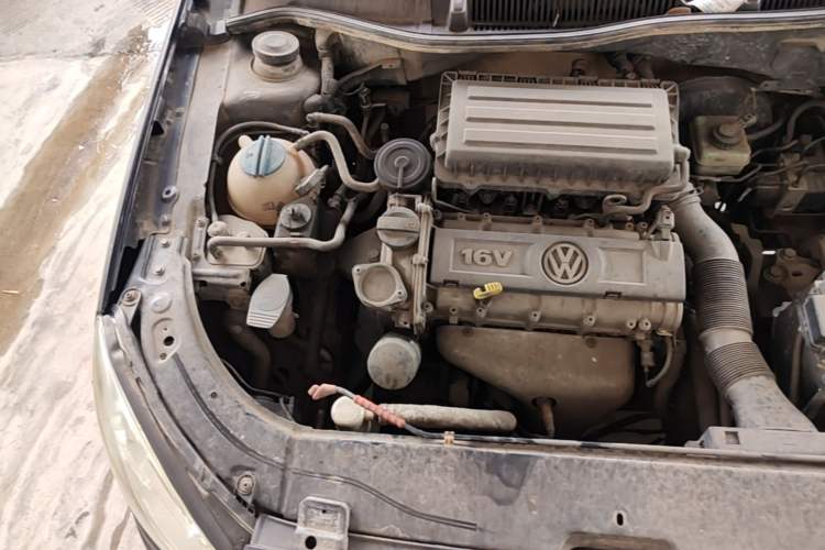 Used Volkswagen Lavida 2013 Classic 1.6L Manual Fashion Edition Engine Bay Right