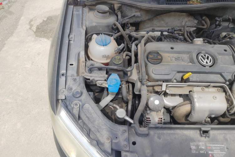Used Volkswagen Lavida 2013 1.4TSI DSG Comfort Edition Engine Bay Right