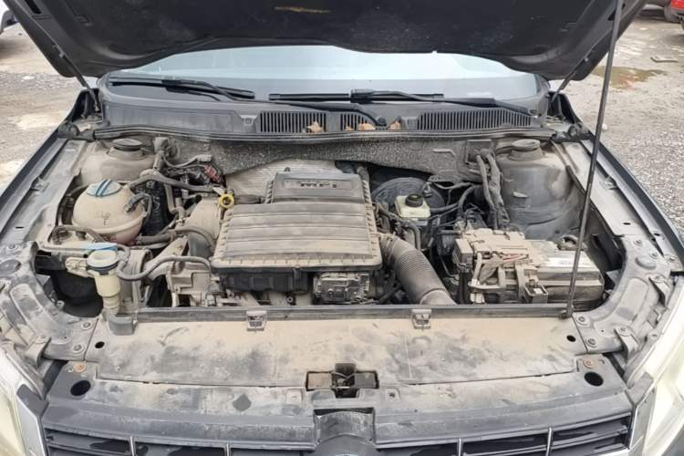 Used Volkswagen Lavida 2013 Revised Classic 1.6L Manual Fashion Edition Engine Bay