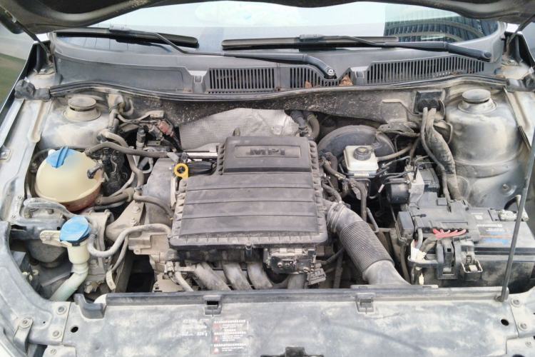 Used Volkswagen Lavida 2013 1.6L Manual Comfort Edition Engine Bay