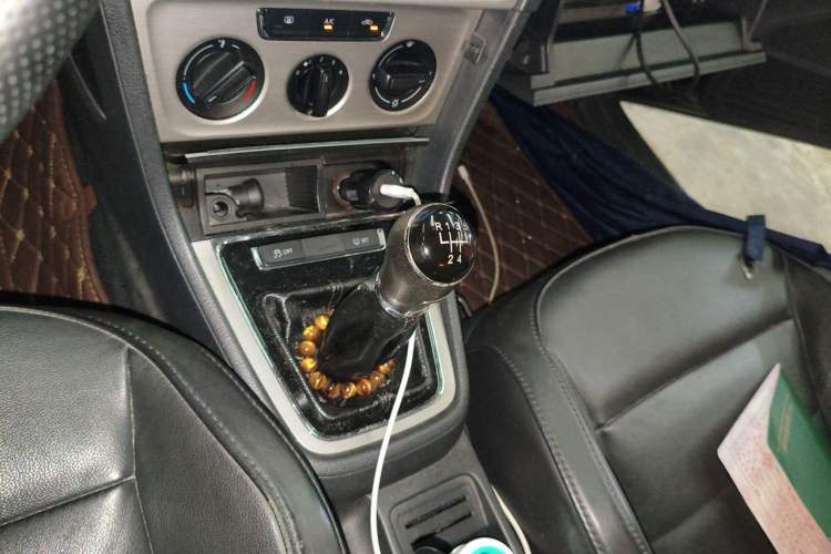 Used Volkswagen Lavida 2013 Restyled Classic 1.6L Manual Comfort Edition Gear Lever