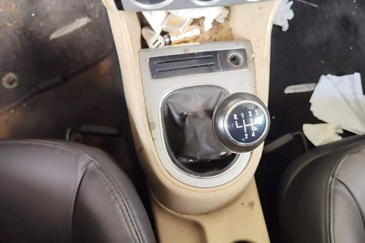 Used Volkswagen Lavida 2013 Classic 1.6L Manual Fashion Edition Gear Lever