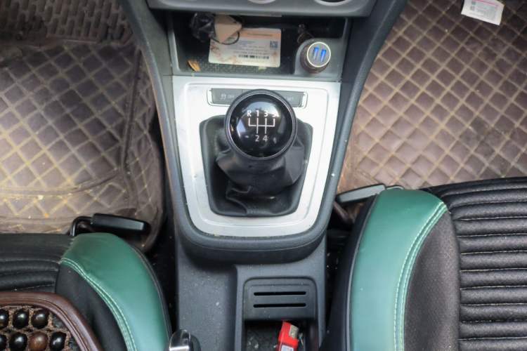 Used Volkswagen Lavida 2013 Revised Classic 1.6L Manual Fashion Edition Gear Lever