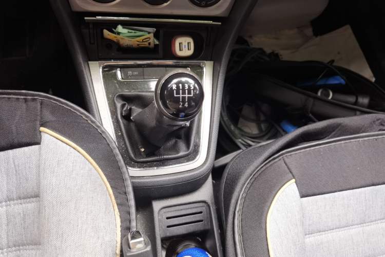 Used Volkswagen Lavida 2013 Restyled Classic 1.6L Manual Comfort Edition Gear Lever