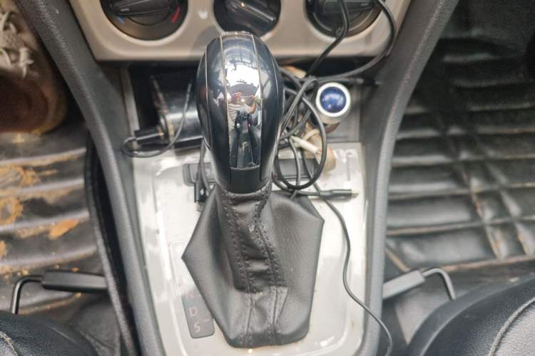 Used Volkswagen Lavida 2013 Revised Classic 1.6L Automatic Fashion Edition Gear Lever