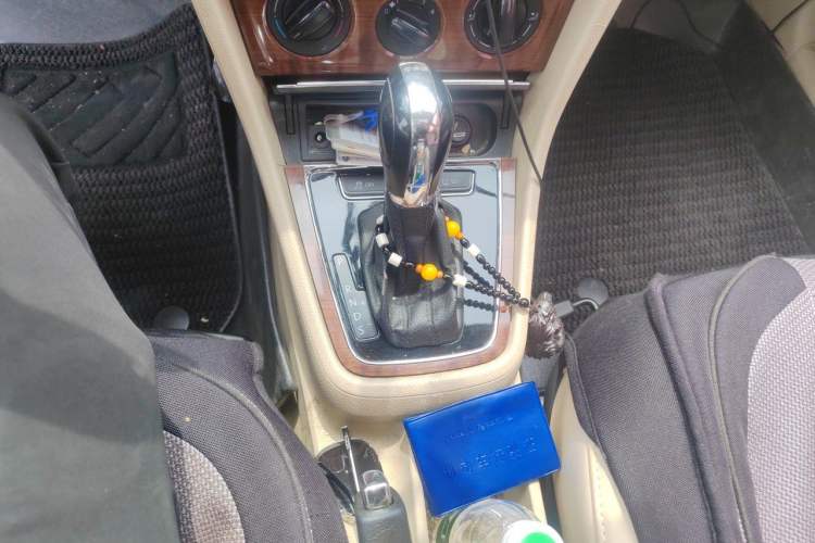 Used Volkswagen Lavida 2013 1.4TSI DSG Comfort Edition Gear Lever