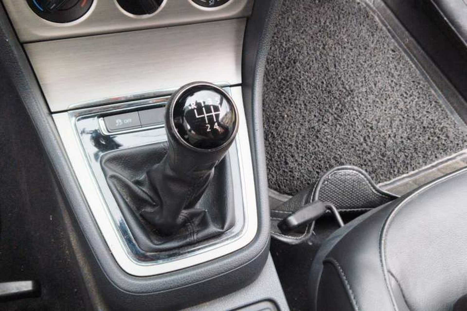 Used Volkswagen Lavida 2013 1.6L Manual Comfort Edition Gear Lever