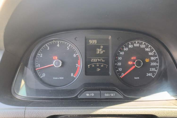 Used Volkswagen Lavida 2013 Revised Classic 1.6L Manual Fashion Edition Instrument Cluster