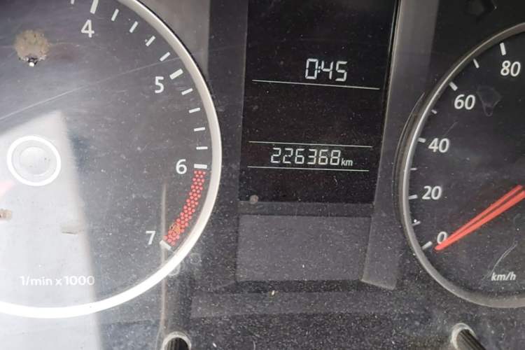 Used Volkswagen Lavida 2013 Classic 1.6L Manual Fashion Edition Odometer Close Up