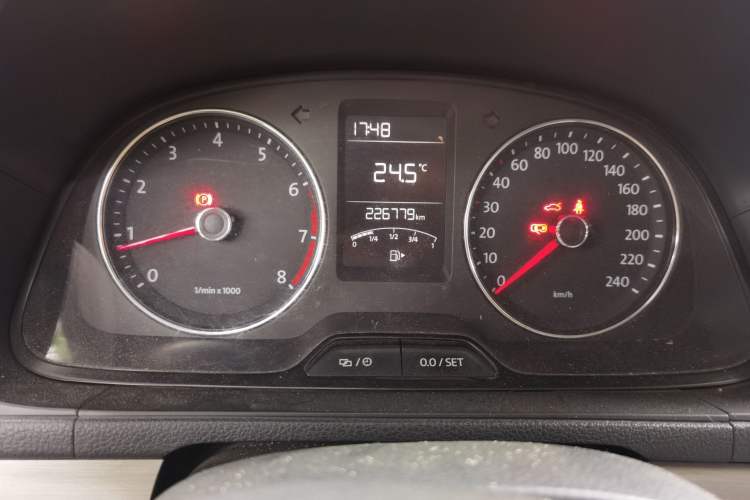 Used Volkswagen Lavida 2013 Restyled Classic 1.6L Manual Comfort Edition Odometer Close Up