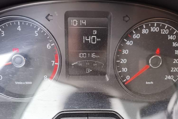 Used Volkswagen Lavida 2013 Revised Classic 1.6L Manual Fashion Edition Odometer Close Up