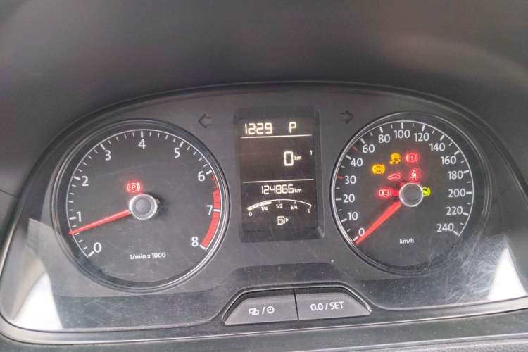 Used Volkswagen Lavida 2013 Revised Classic 1.6L Automatic Fashion Edition Odometer Close Up