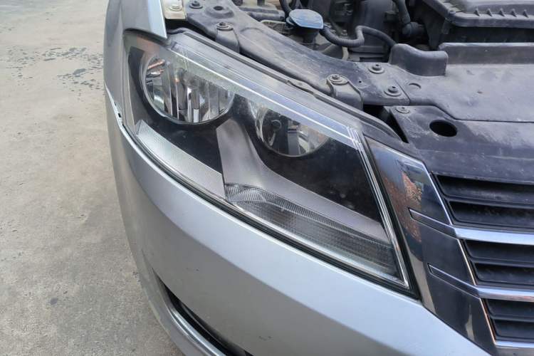 Used Volkswagen Lavida 2013 Revised Classic 1.6L Manual Fashion Edition Right Front Headlight