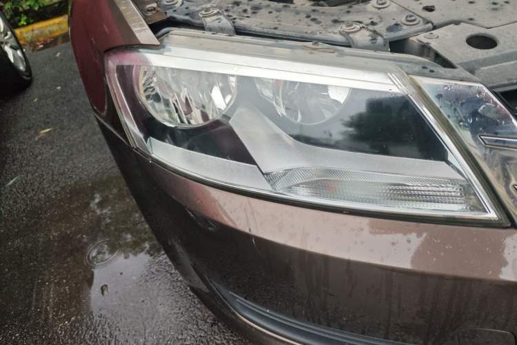 Used Volkswagen Lavida 2013 Revised Classic 1.6L Automatic Fashion Edition Right Front Headlight