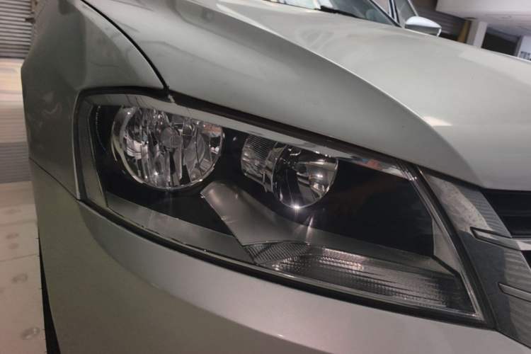 Used Volkswagen Lavida 2013 1.4TSI DSG Comfort Edition Right Front Headlight