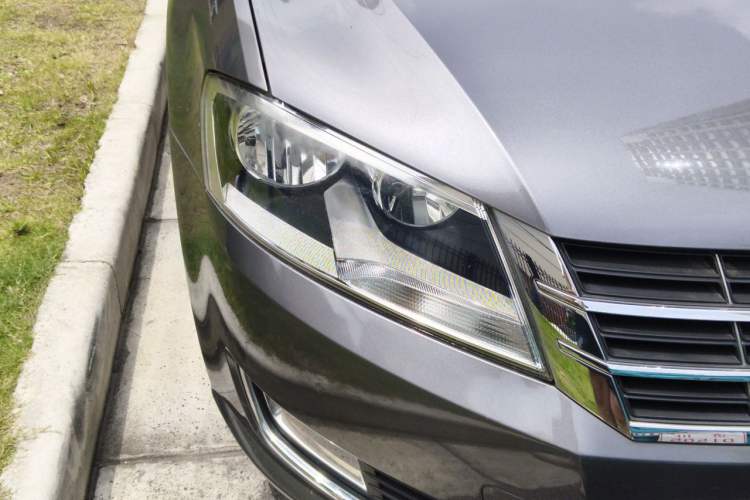 Used Volkswagen Lavida 2013 1.6L Manual Comfort Edition Right Front Headlight