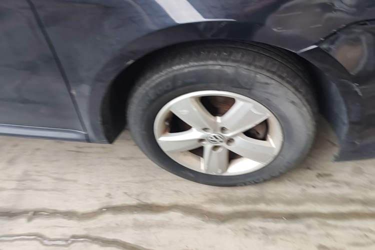 Used Volkswagen Lavida 2013 Classic 1.6L Manual Fashion Edition Right Front Wheel Hub
