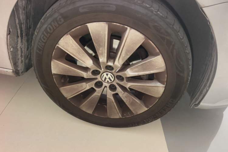 Used Volkswagen Lavida 2013 1.4TSI DSG Comfort Edition Right Front Wheel Hub