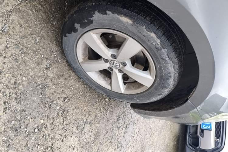 Used Volkswagen Lavida 2013 Revised Classic 1.6L Manual Fashion Edition Right Front Wheel Hub