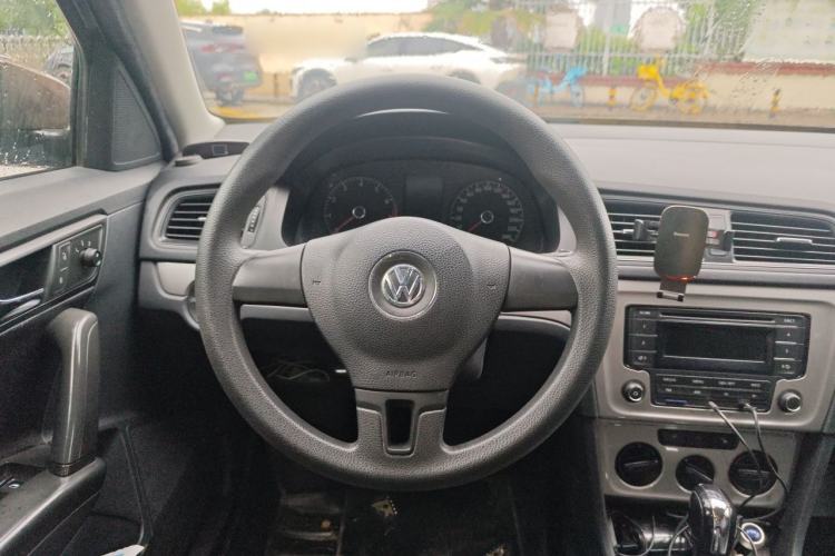 Used Volkswagen Lavida 2013 Revised Classic 1.6L Automatic Fashion Edition Steering Wheel