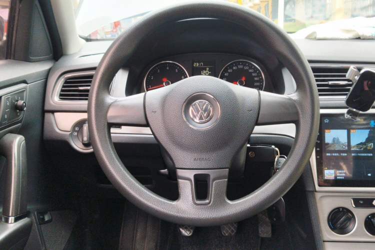 Used Volkswagen Lavida 2013 1.6L Manual Comfort Edition Steering Wheel