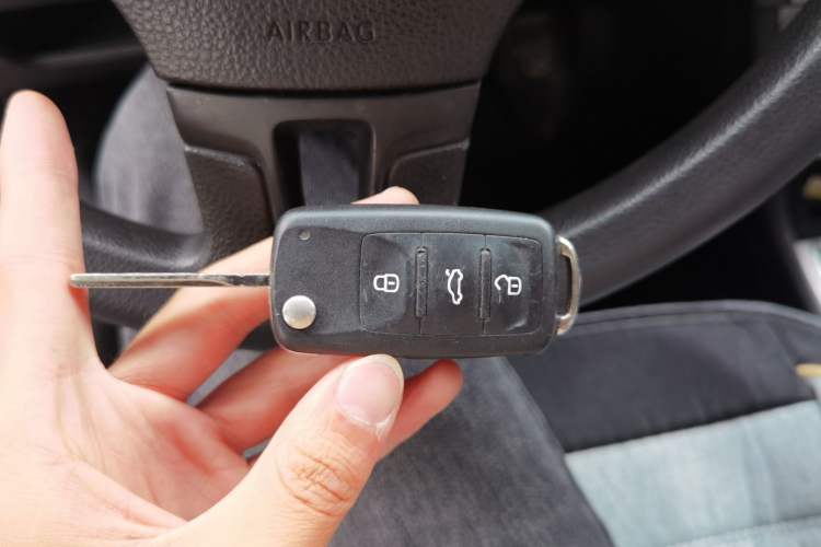 Used Volkswagen Lavida 2013 Restyled Classic 1.6L Manual Comfort Edition Vehicle Key