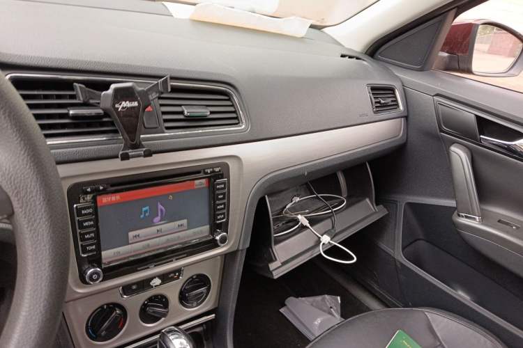 Used Volkswagen Lavida 2013 Restyled Classic 1.6L Automatic Comfort Edition Audio And AC Panel